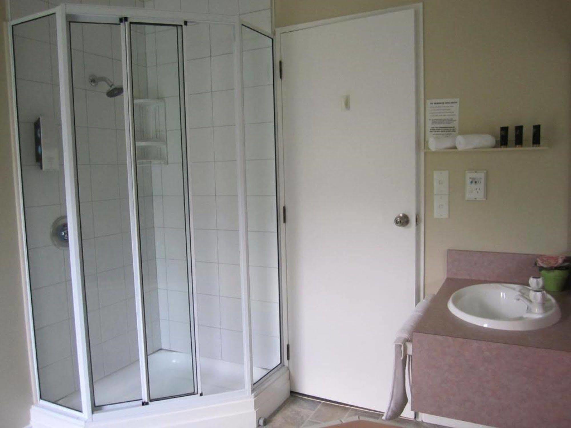 Camellia Court Motel Lower Hutt Ngoại thất bức ảnh